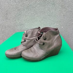 Tan LiliMill Laced Wedges